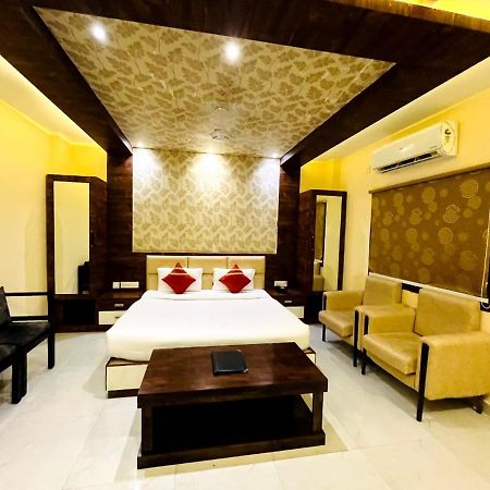 Shri Sai Hotel Āzamgarh Eksteriør billede