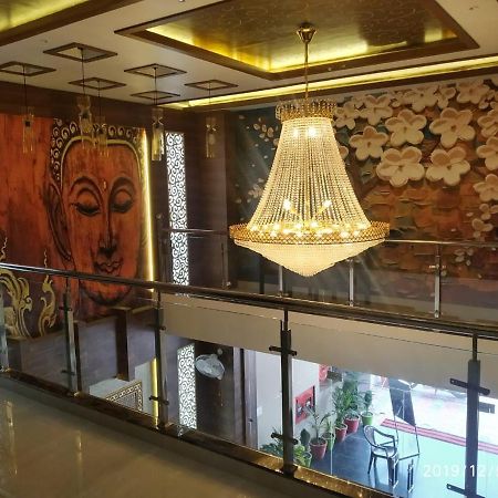 Shri Sai Hotel Āzamgarh Eksteriør billede