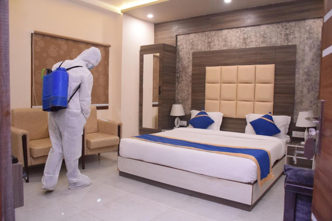 Shri Sai Hotel Āzamgarh Eksteriør billede