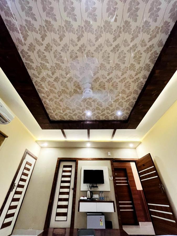 Shri Sai Hotel Āzamgarh Eksteriør billede