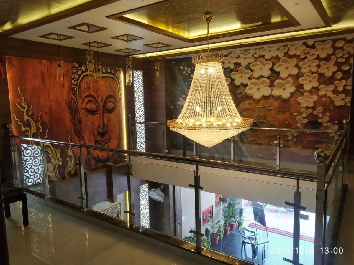 Shri Sai Hotel Āzamgarh Eksteriør billede