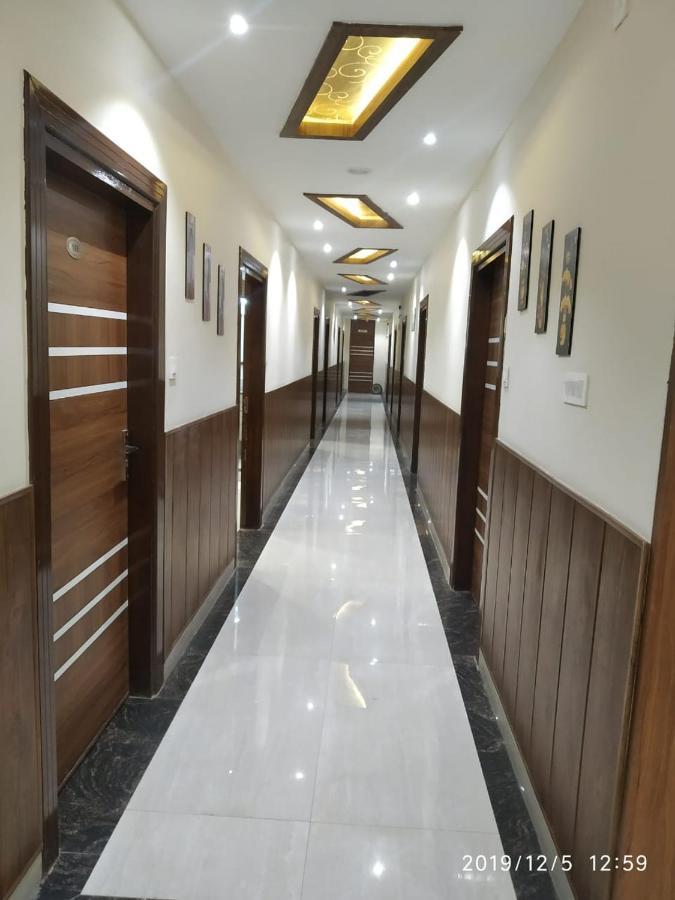 Shri Sai Hotel Āzamgarh Eksteriør billede