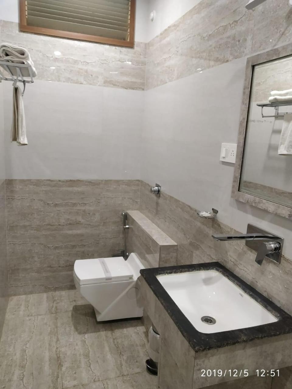 Shri Sai Hotel Āzamgarh Eksteriør billede