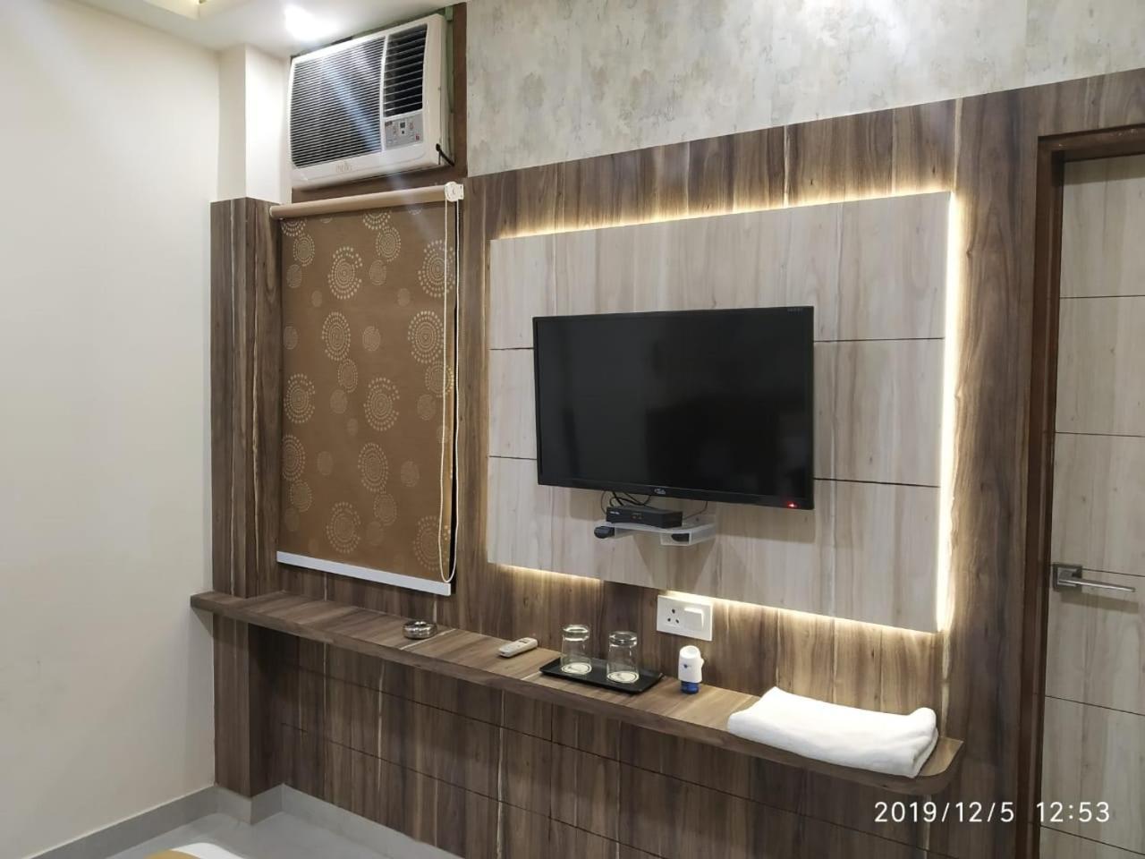 Shri Sai Hotel Āzamgarh Eksteriør billede