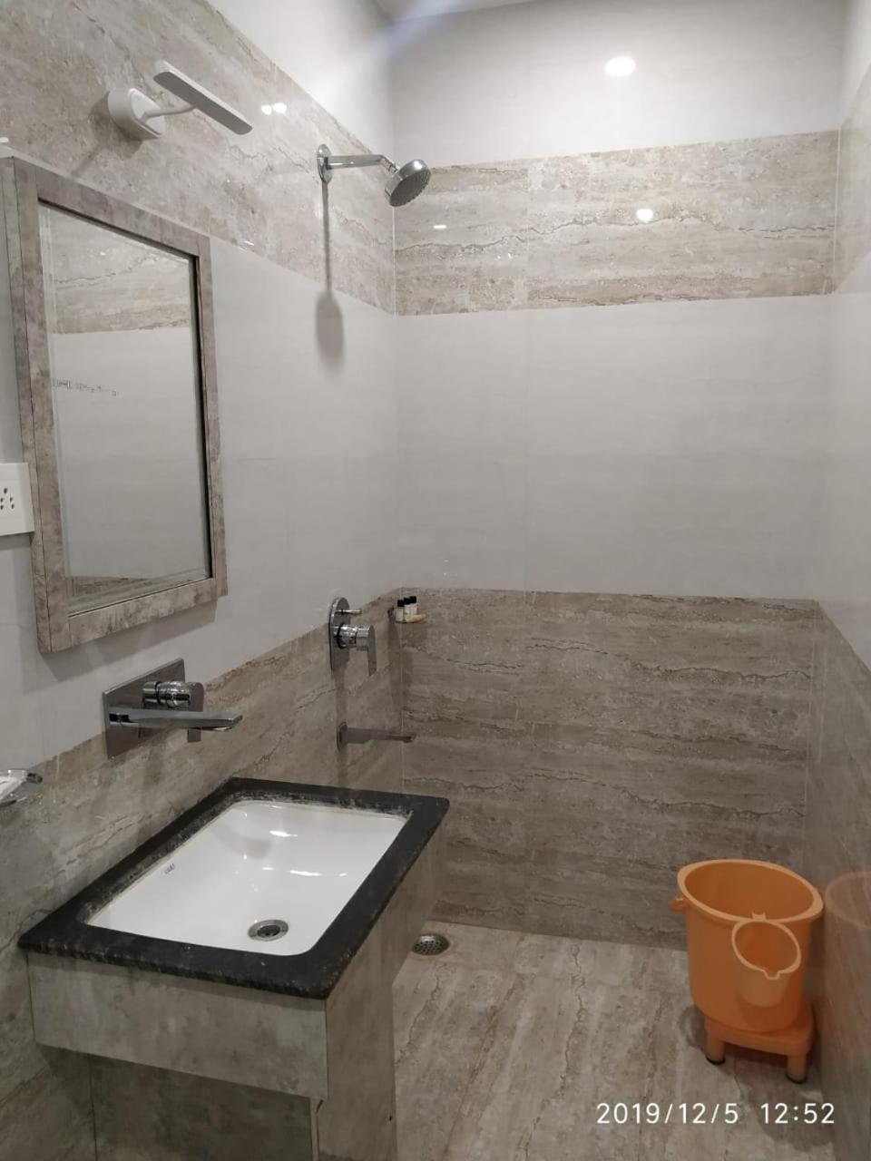 Shri Sai Hotel Āzamgarh Eksteriør billede